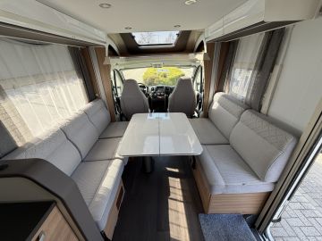 Adria MATRIX 600 DT Nav | Zonnepaneel | Hefbed